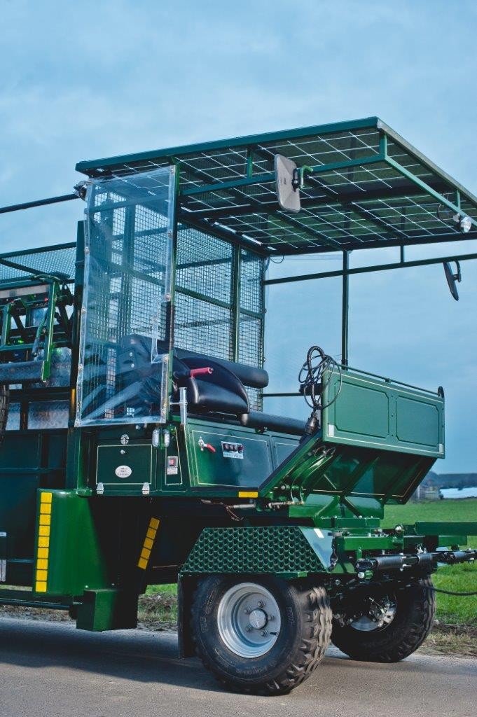 Glinkowski Poland - Horse carriage powered by photovoltaic panels 